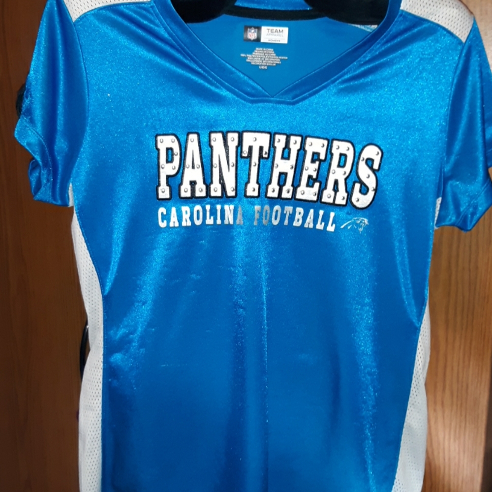 Carolina Panthers v-neck large nfl shirt
